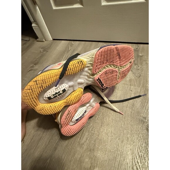 LeBron James‎ 19 Low, Lilac Nike 10 Sneaker Tennis Shoes main image 5